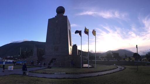 Mitad del mundo is the latitude zero line in ecuador. I get there a bit late (20 minutes before it closed) but I was lucky enough to catch the #goldenhour