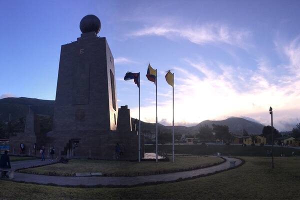 Mitad del mundo is the latitude zero line in ecuador. I get there a bit late (20 minutes before it closed) but I was lucky enough to catch the #goldenhour