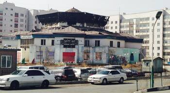 The burnt out old wrestling palace has not changed since I arrived here over 18 months ago. I think it'll probably just languish here in this state until it falls over. Just like an old wrestler perhaps!