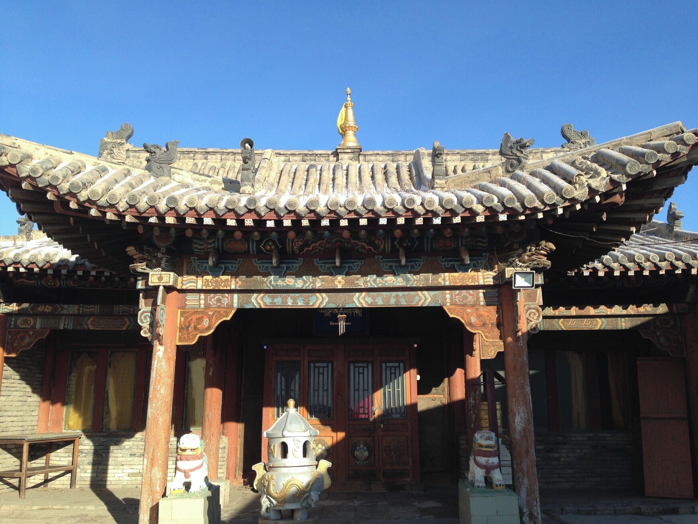 The fairly humble Dolmaling Nunnery and Tumen Amgalan Complex is in an impoverished area on the outskirts of Ulaanbaatar. We went along to make and serve soup to people who have no way of getting by without the support of the Buddhist temple.