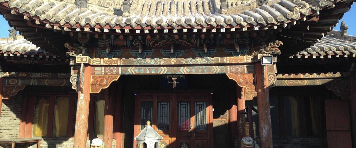 The fairly humble Dolmaling Nunnery and Tumen Amgalan Complex is in an impoverished area on the outskirts of Ulaanbaatar. We went along to make and serve soup to people who have no way of getting by without the support of the Buddhist temple.