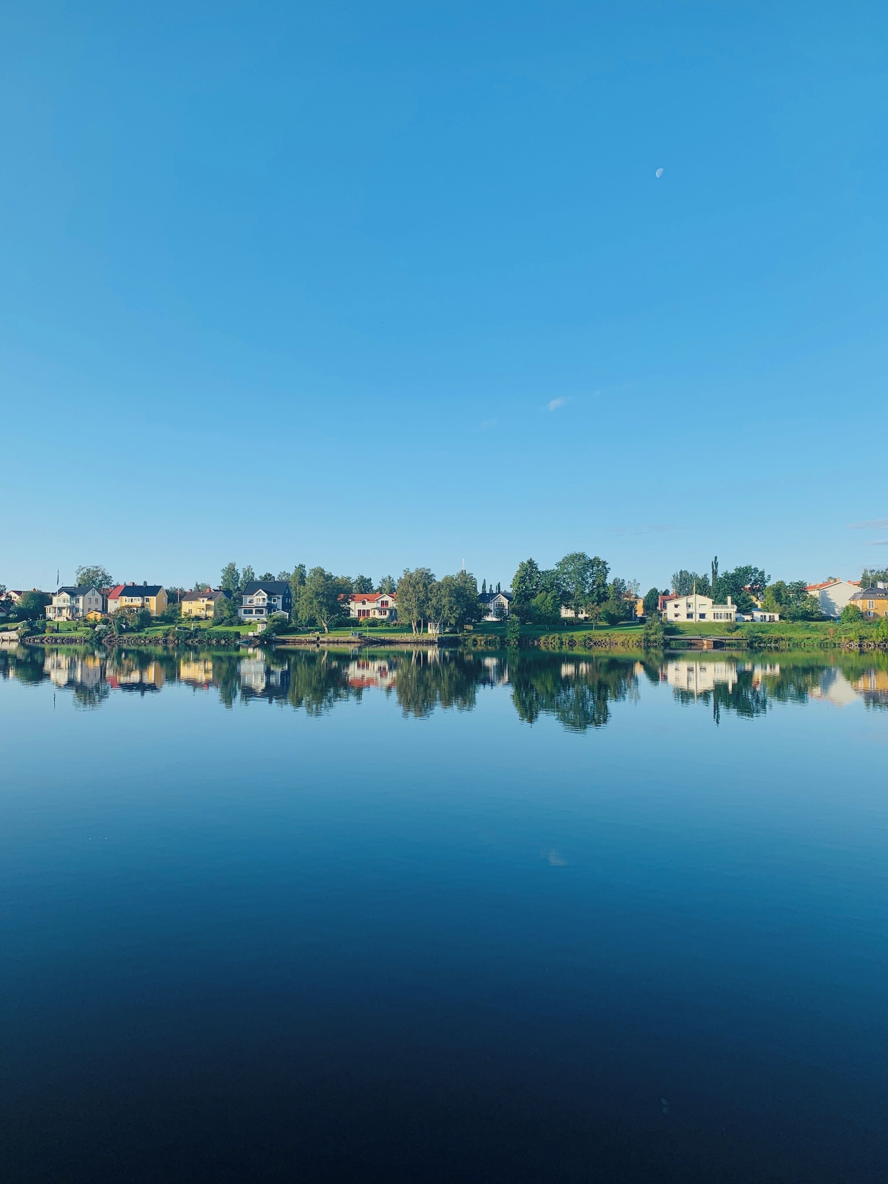 When in Umeå, dont miss out to take a stroll along the river! This photo is from an early morning in August. Beautiful! #LifeAtExpedia