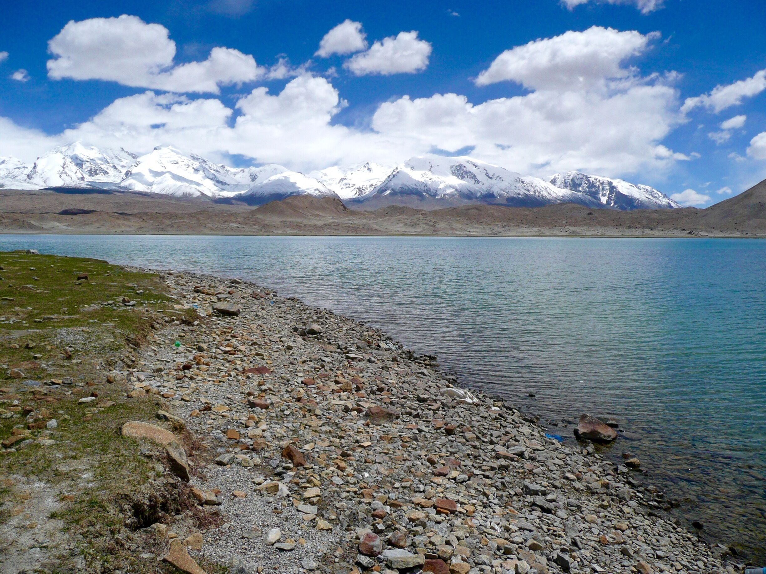 I think the best sights are those that appeared right in front of your vision when least expected. As is the case here on the day excursion from Kashgar (Kashi to the Chinese). 

Mountains after mountains with snow peaks and lakes under the #blue sky! 

Yes, this is a rarity in Asia. Most places are crowded with civilization but this rare window into the heart of China is what takes breath away, not the pollution in the cities!

#ontheroad