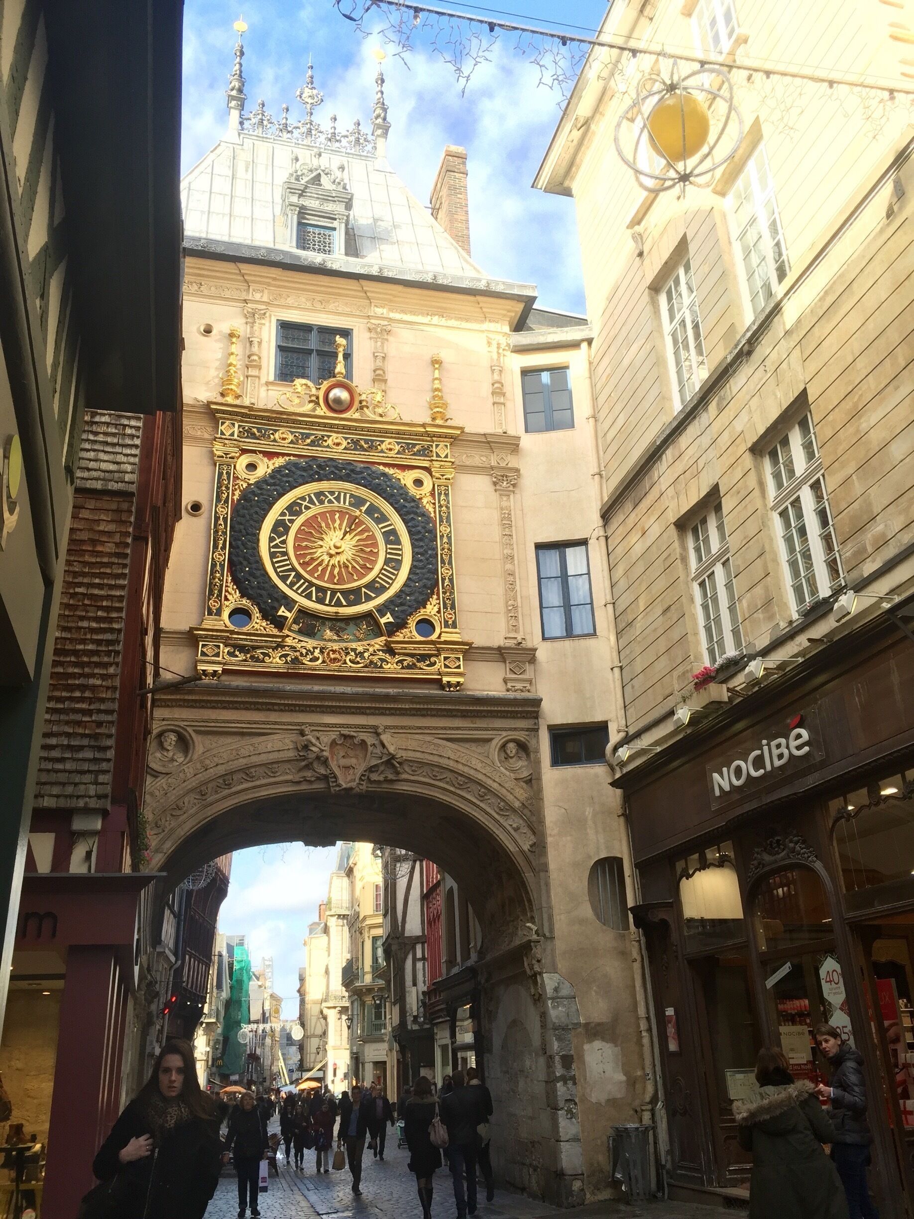 Street of  " Gros horloge " 
#Oclocks  around the world 