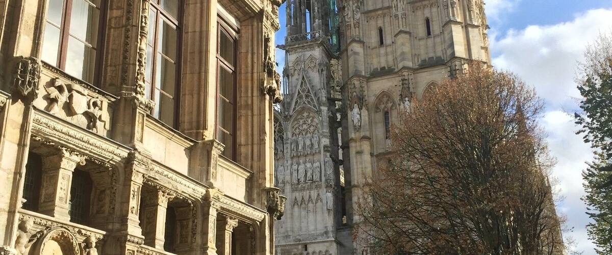 The famous Cathedrale painted by Monet .