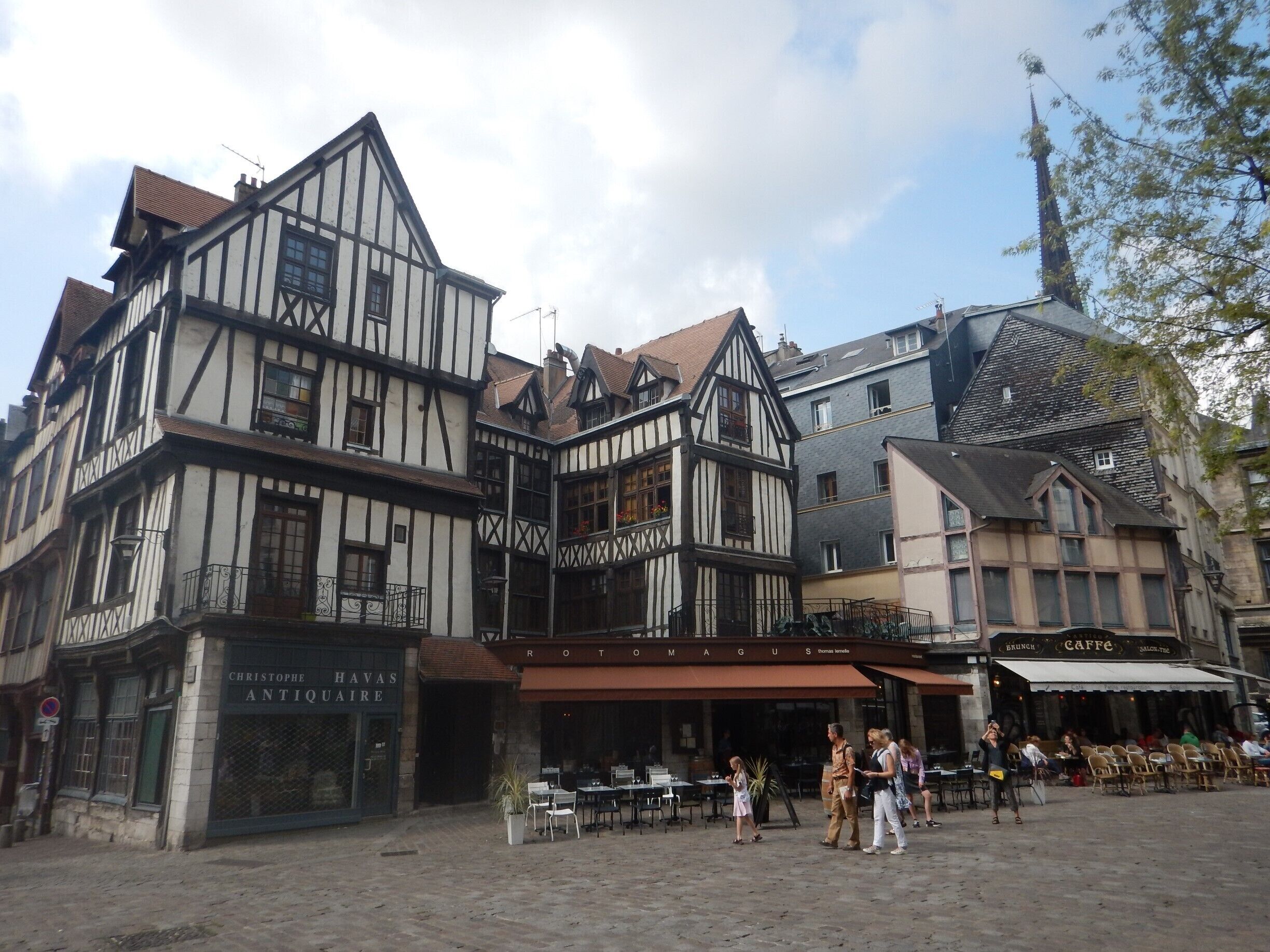 Rouen is a surprisingly beautiful city. At the tourist office you can buy an audio tour so that you can do a self guided tour through the city. It is a great way to get to know the inner city. https://prettypacked.wordpress.com/2017/08/29/a-day-trip-to-rouen/ 