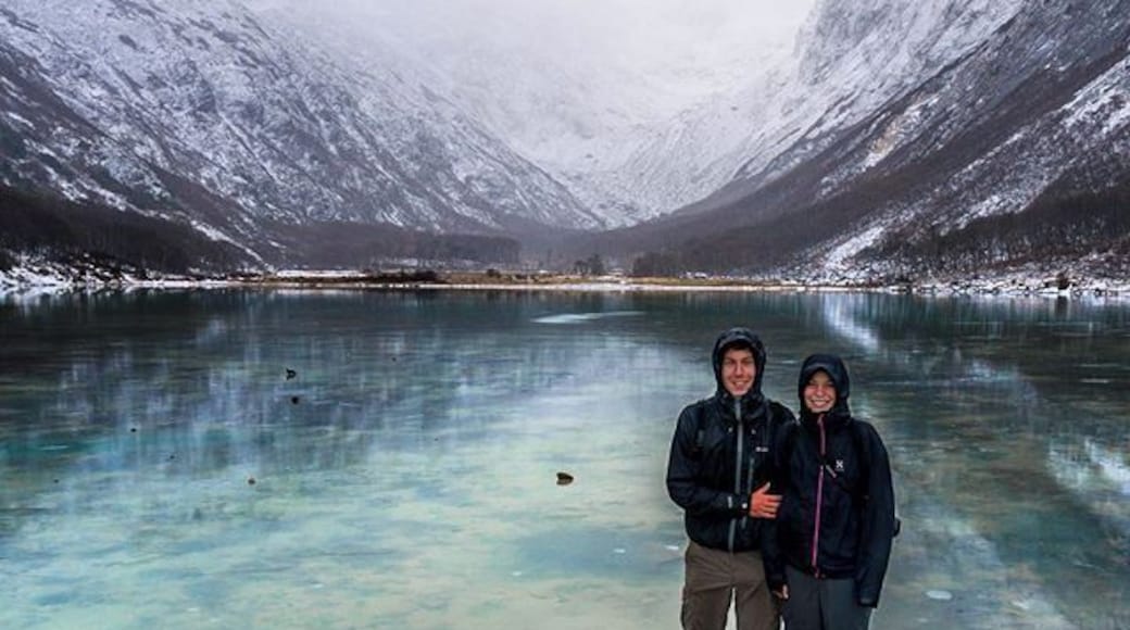 We wish everyone the best and a happy New Years tonight! 🎊🎉✨#LagunaEsmeralda #Hiking #sniw #winter #iceonthelake #ushuaia #TierradelFuego #Argentina #TroveOn
