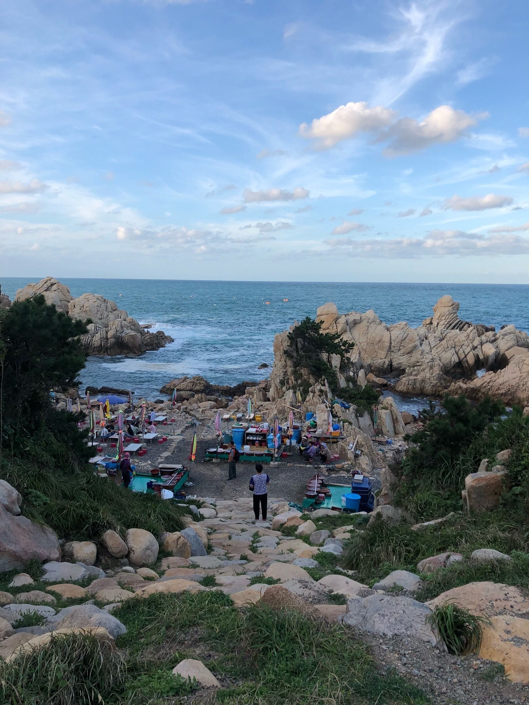 Not far from the lighthouse there are places to eat by the sea.