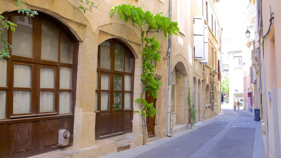 Valence showing street scenes