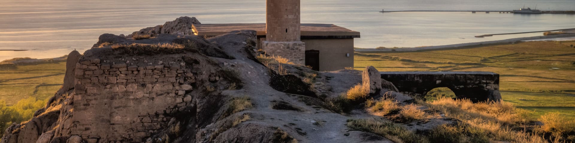 A view of the Van fortress with the mosque and minaret