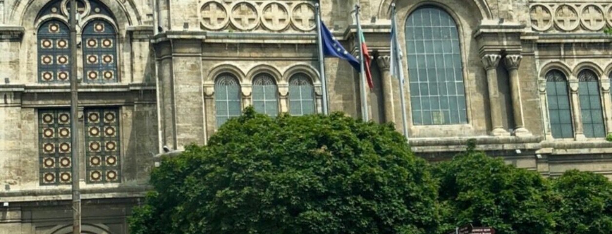 Built between 1880 and 1886, The Cathedral is Varnaโs biggest Bulgarian Orthodox temple and the second largest in the country, too. The stone building is so big that you can easily see it from any high point in the centre of town.
#temple #varna ๐ง๐ฌ