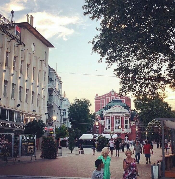 DescriptionThe Varna Opera is an opera house in Varna, Bulgaria. It is part of the Opera and Philharmonic Society of Varna, founded by a merger of the Opera House and Philharmonic Society in 1999. The theatre itself originally opened in 1947.
#opera_house #bulgaria #varna 🇧🇬
