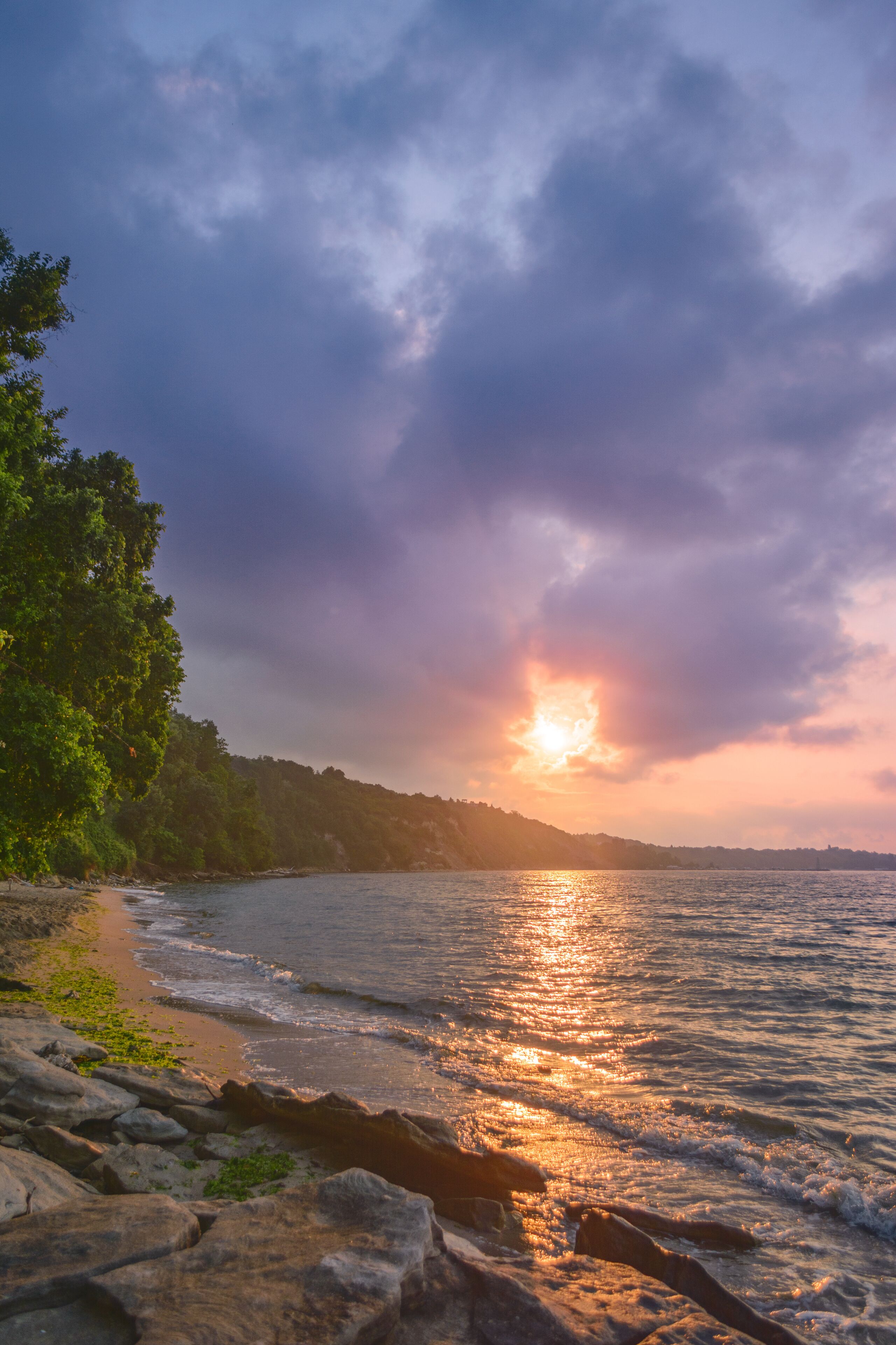 And we're gonna be alright 
Dry your tears and hold tight
Can't you tell I got news for you
Sun is shining and so are you☀️ 