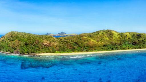 D Fiji Hideaway low close pan