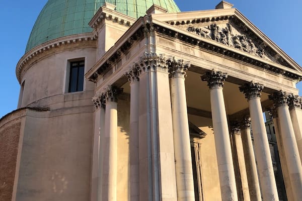 Beautiful Catholic Church along the Grand Canal in Venice, Italia. (09/2018)