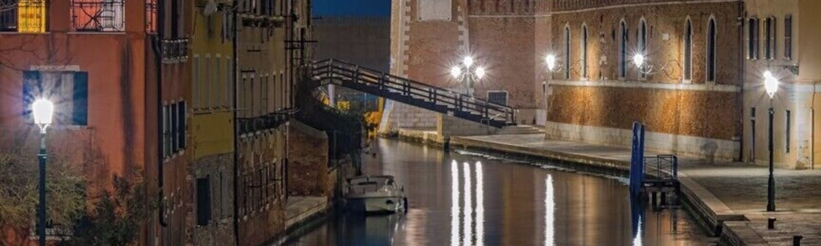 Waterway leading to the old Naval shipyard.
A beautiful location not well advertised.