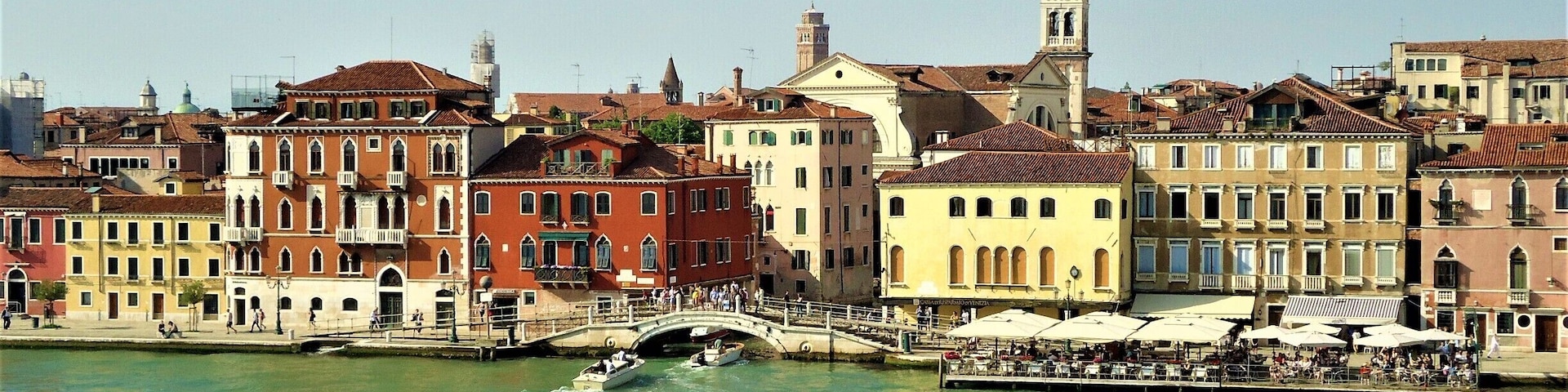 Another #Photo I couldn't resist taking as we sailed by at #Squero di San Trovaso #Venice #Italy
#Mediterranean
#LifeatExpedia
#Blue
#Architecture
#Colorful
#Waterlust