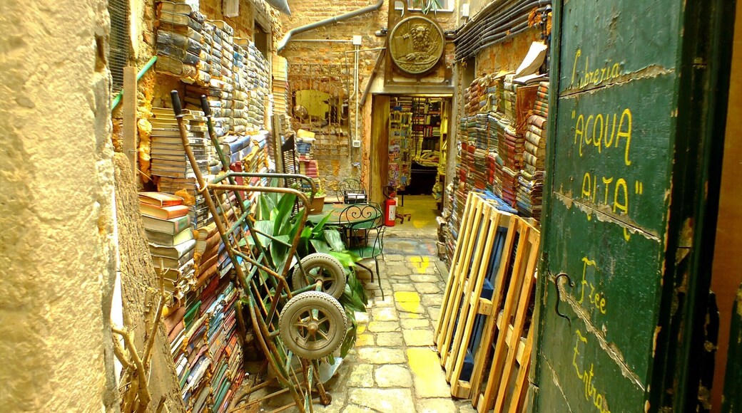 Castello West District