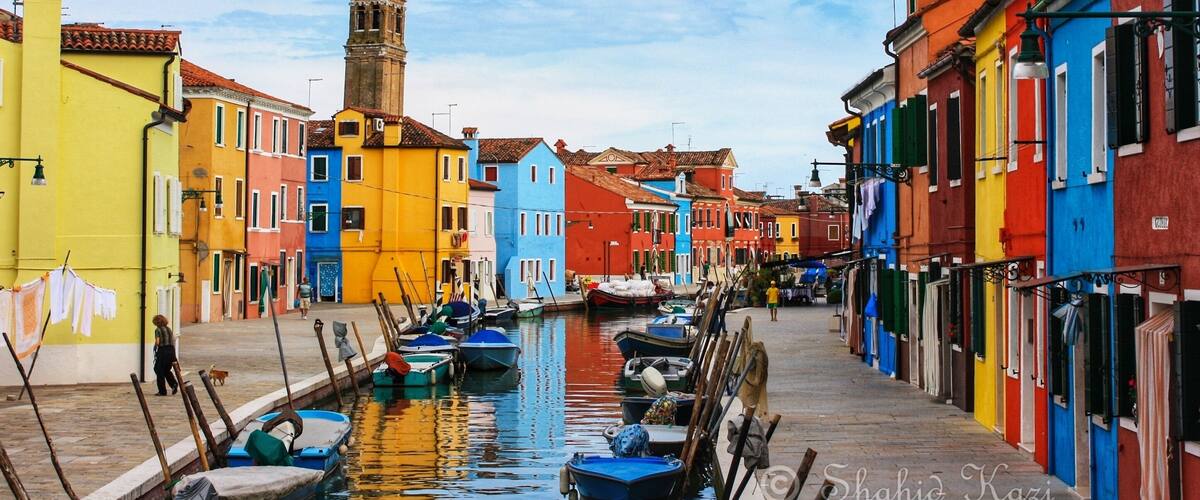 A little off the coast of Venice, lies the island of Burano, known for the brightly colored fishermen's houses. Story goes that when the men went out long durations for fishing trips, the women painted and decorated their homes in free time to stay busy. The result is a picturesque town in the middle of the sea.
#photooftheday #photography #traveldiaries #burano #venice #italy #shahidscorner
