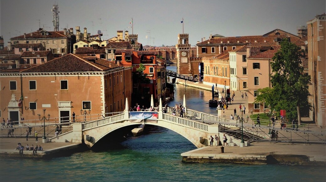 #LifeatExpedia
#Waterlust
#GoldenHour
#TroveOn
#Architecture