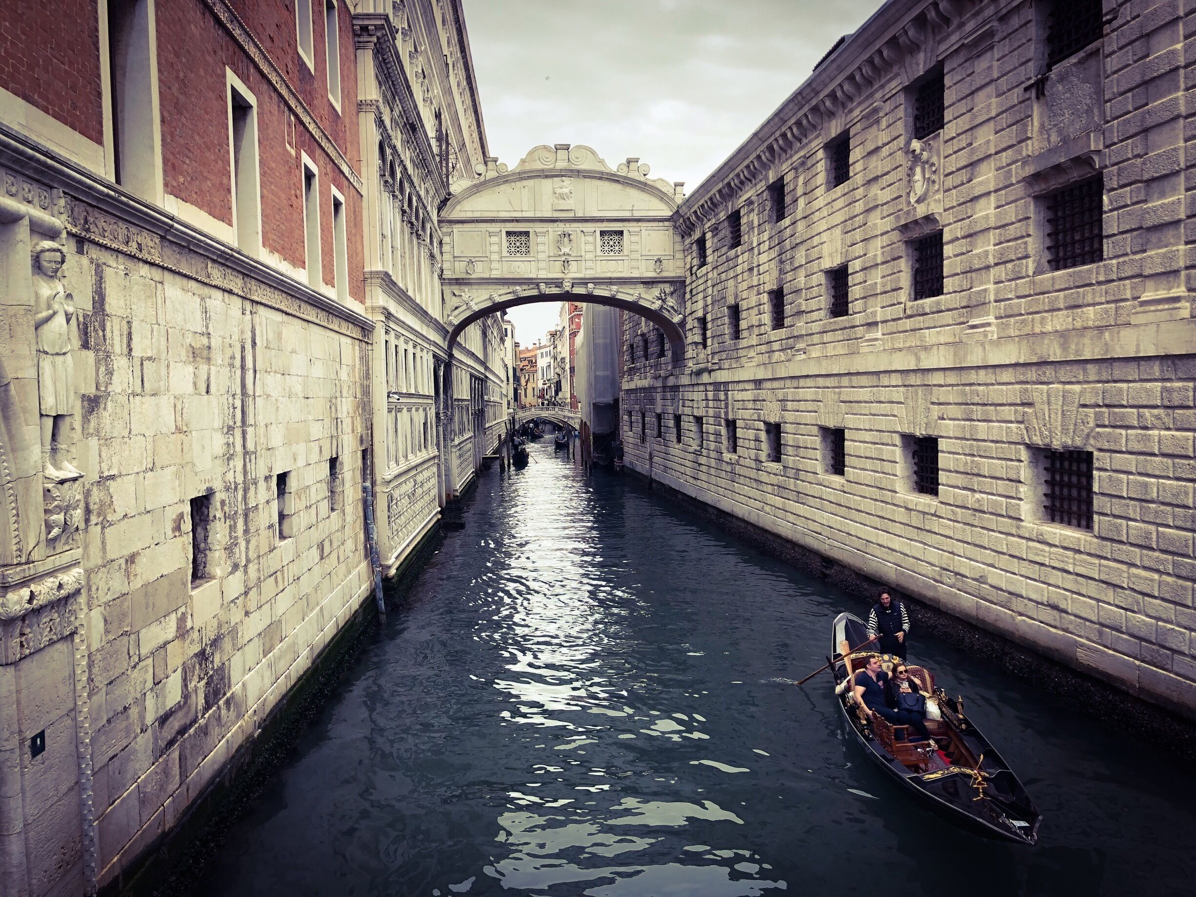 While roaming around the city i saw this lovely canal of Venice.. lovely place to visit😘😍