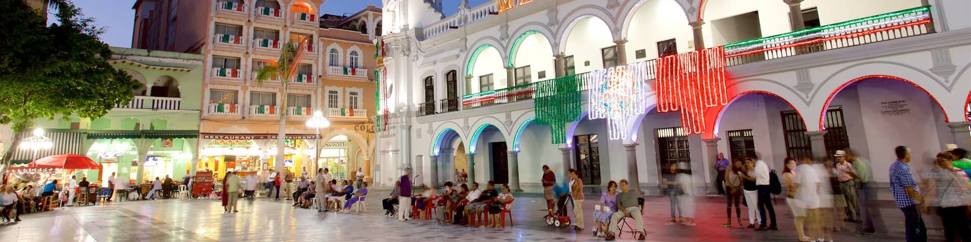 Veracruz showing night scenes and heritage elements