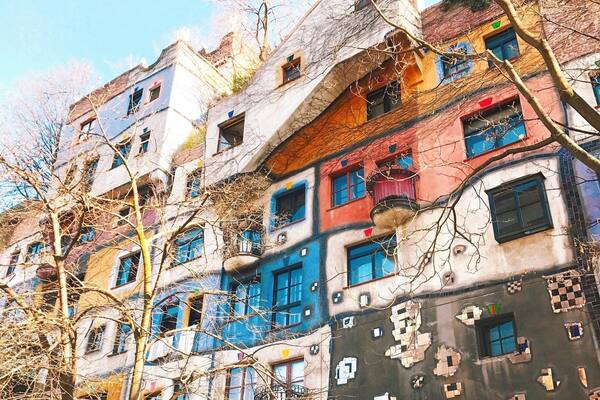 Hundertwasser House is one of the most incredible apartment houses I've ever laid my eyes on. Yes, that's an apartment building!
Fun fact: Hundertwasser took no payment for the design of the house, declaring that it was worth preventing something ugly from going up in its place. In my eyes he is to Vienna what Gaudi is to Barcelona.