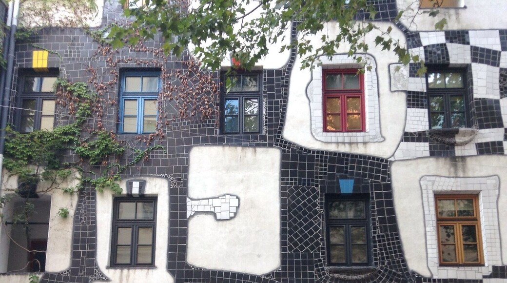 #blackandwhite #builduing #art #architecture #vienna #austria #builduings #europe #bridgeofmemoriesontravel