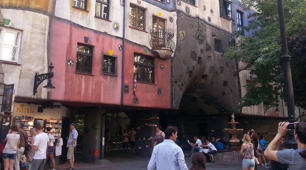 The apartment complex, built between 1983 and 1986 by Josef Krawina and Peter Pelikan, was an idea of the Austrian artist Hundertwasser to create an ecological house contrary to the post-war Vienna.