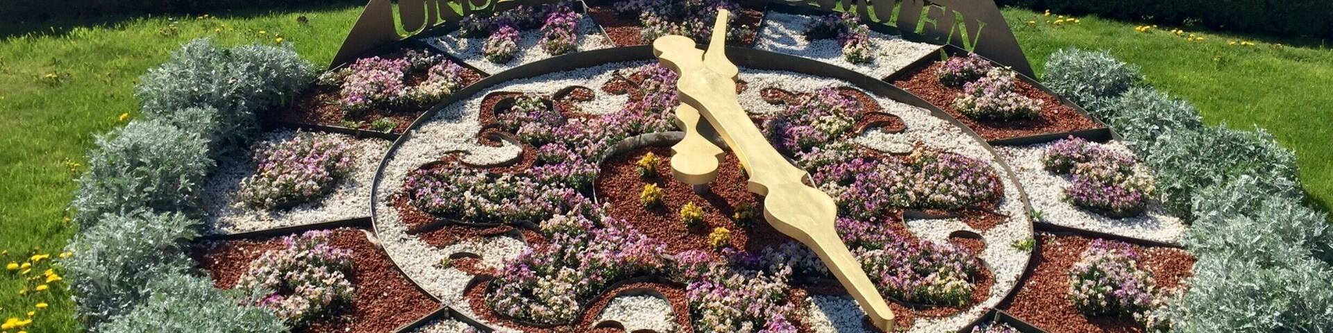 A working flower clock in Stadtpark, Vienna. #springfun