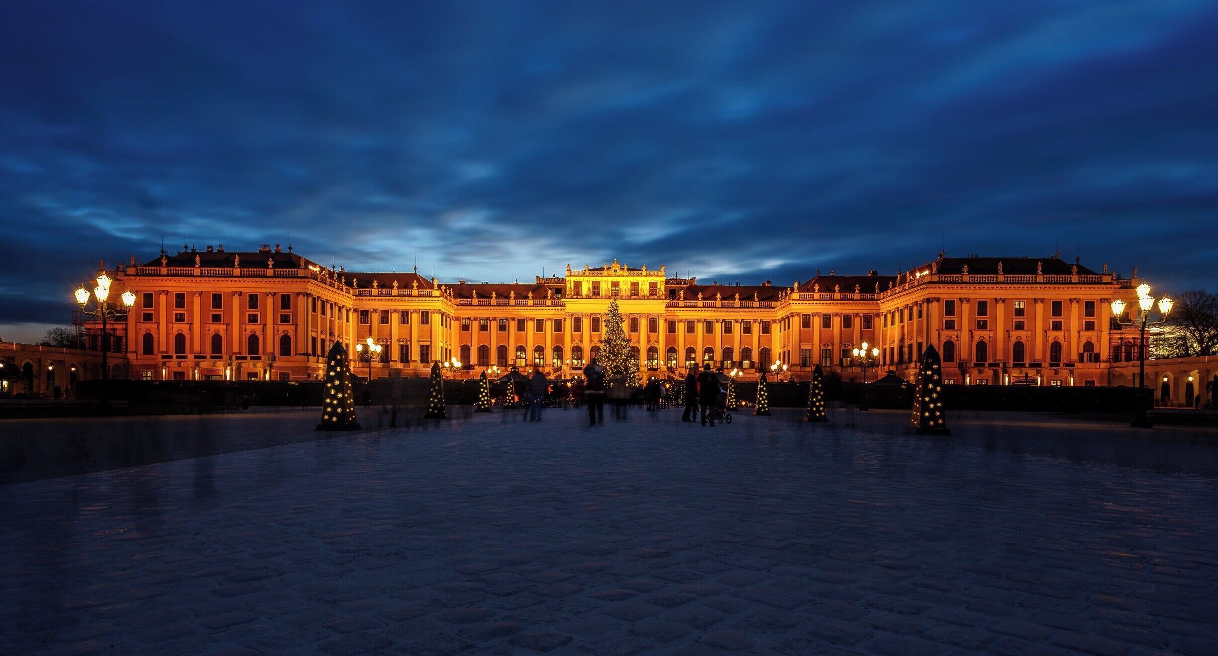 Blue hour shot of Schönbrunn Palace during christmas. There is a lovely "Christkindl market" right in front of the palace.
#culture
#Festival #InStone #BvSBlue