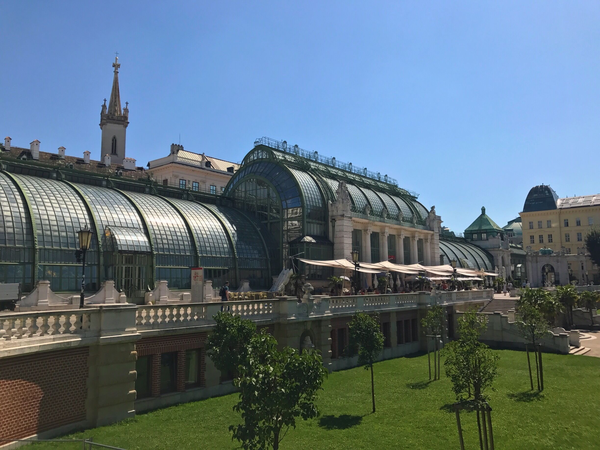 In Vienna it'easy to find many places like the Burggarten, quiet green parks that make you forget to be in a city. (Vienna, Austria)🇦🇹