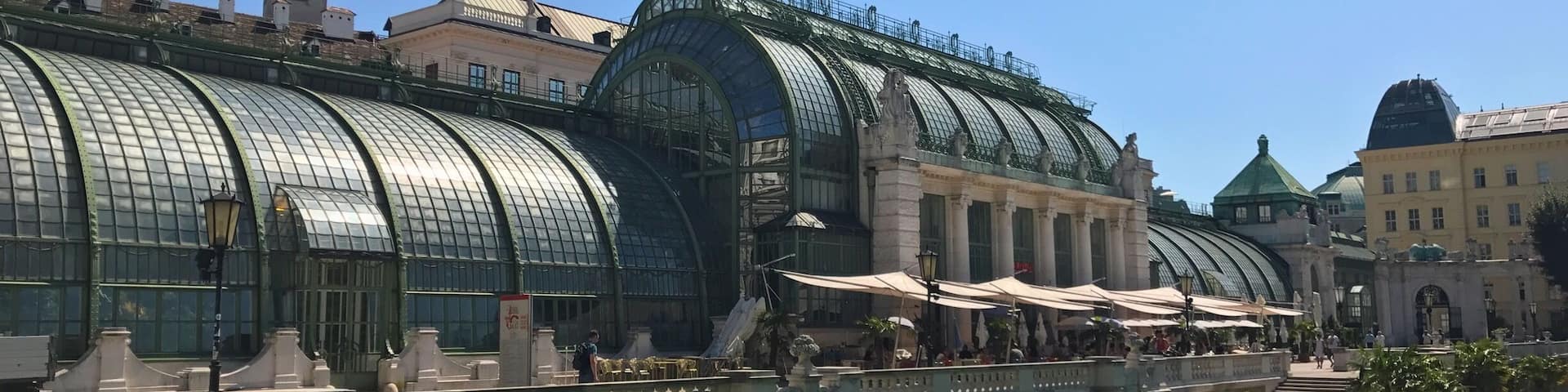 In Vienna it'easy to find many places like the Burggarten, quiet green parks that make you forget to be in a city. (Vienna, Austria)🇦🇹