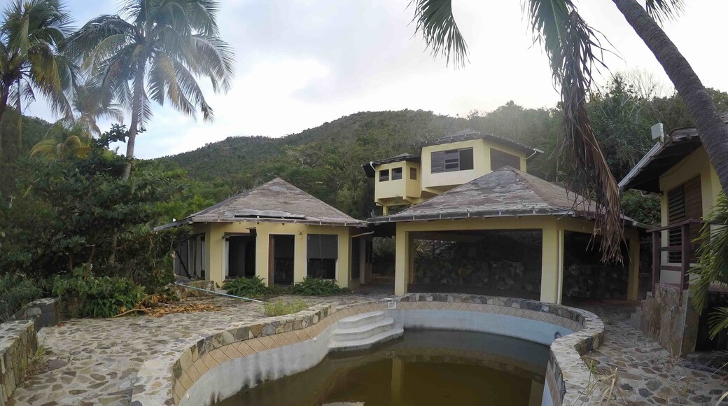 Another high end-looking place destroyed. It has only 5 rooms or so. A tennis court. And a sailboat rolled up against the outdoor bar. You can access by dinghy.
This is the pool, outdoor kitchen (?), indoor bar on the right, and penthouse on top.
