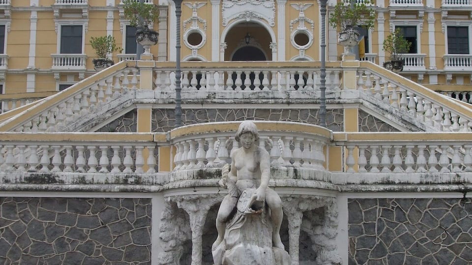 Ancieta Palace where the Apostle is meant to be buried , but it was closed when we visited.
#TroveOnTuesday