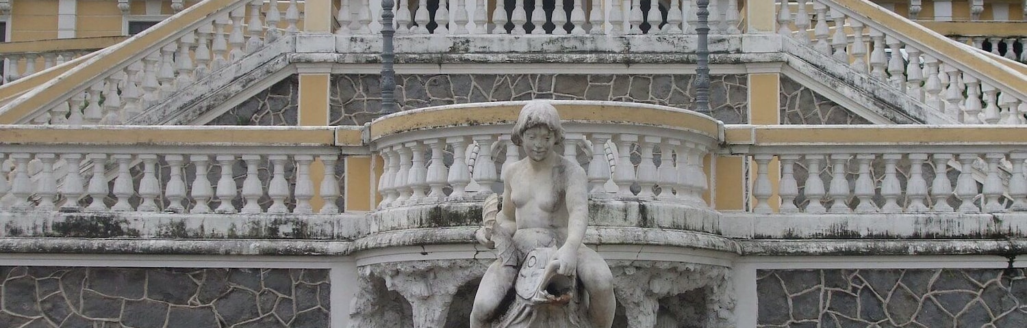 Ancieta Palace where the Apostle is meant to be buried , but it was closed when we visited.
#TroveOnTuesday