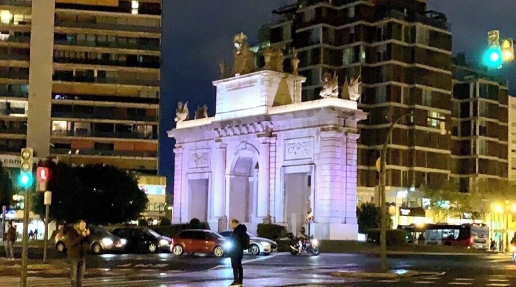 Previously a part of the city walls Puerta del Mar was moved stone by stone and rebuilt by the edge of the Placa Tetuán where it stays nowadays.