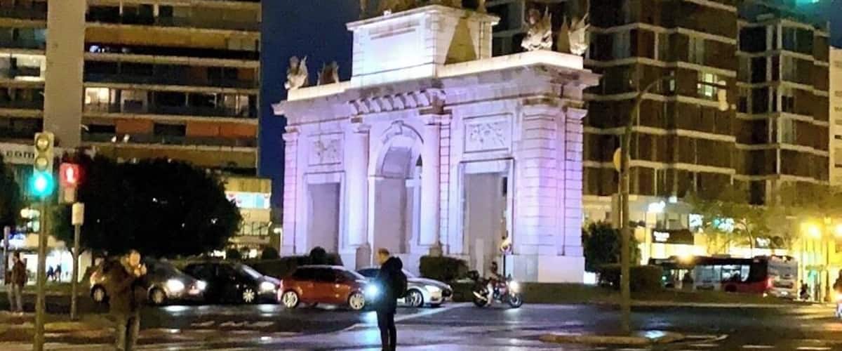 Previously a part of the city walls Puerta del Mar was moved stone by stone and rebuilt by the edge of the Placa Tetuán where it stays nowadays.