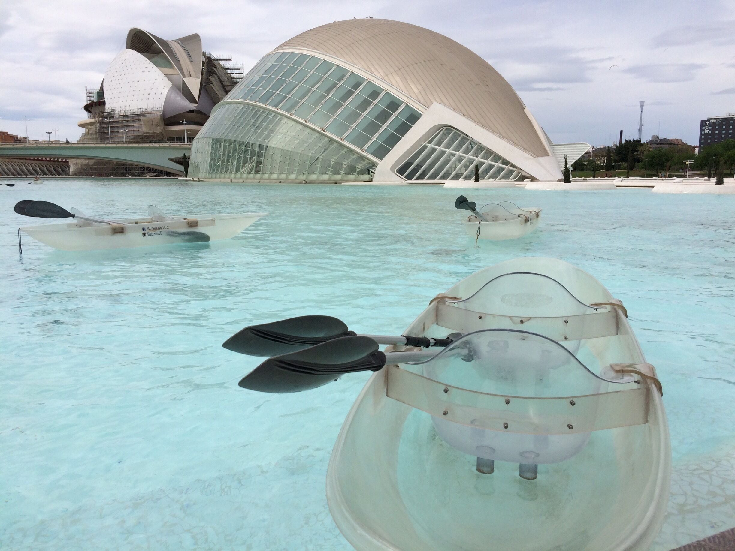 L'Hemisphéric is one of the futuristic buildings in Ciudad De Las Artes Y De Las Ciencias (City of Arts and Science). In the turquoise pool around you can rent a kayak for an improbable water ride! 