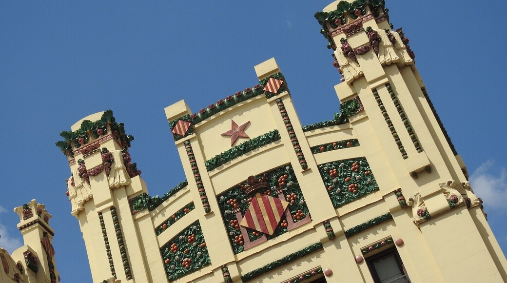 Estação de caminhos de ferro muito bonita. Talvez uma das mais bonitas da Europa. Fica ao lado da Praça de Touros.
#valencia #spain #estaciodelnord #TroveOnTuesday