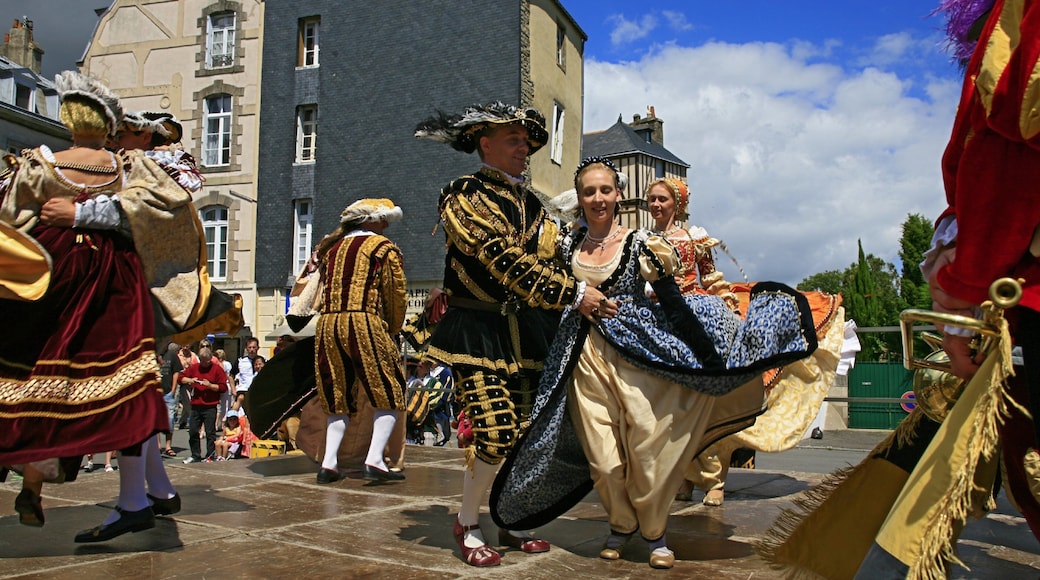 Vannes montrant spectacle de rue, une ville et performance artistique