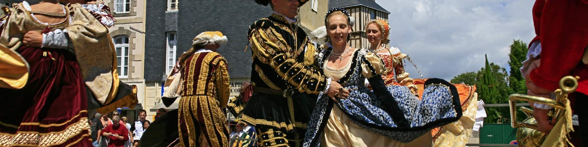 Vannes showing performance art, street performance and a city