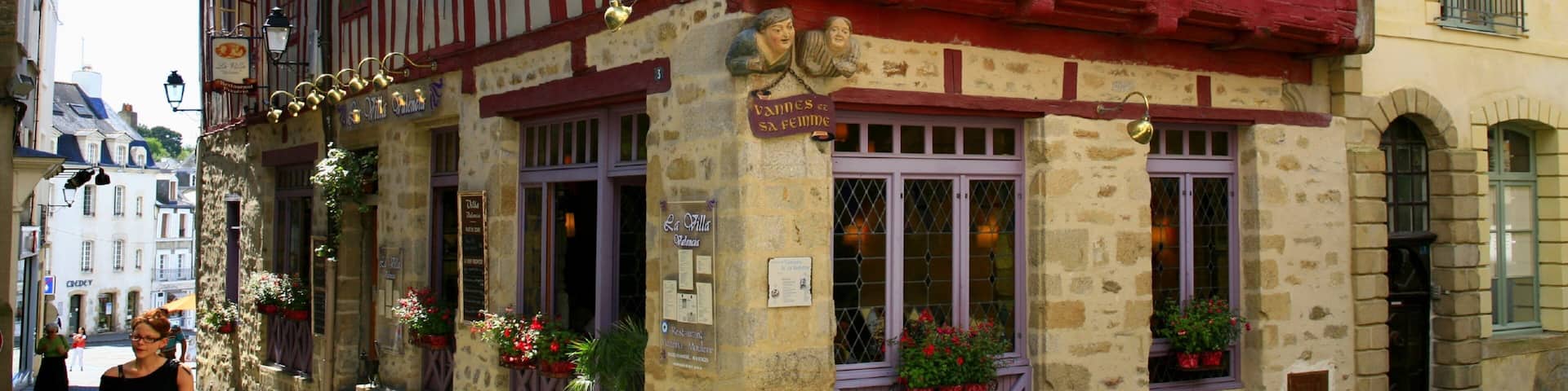 Vannes mettant en vedette scènes de rue, patrimoine architectural et maison