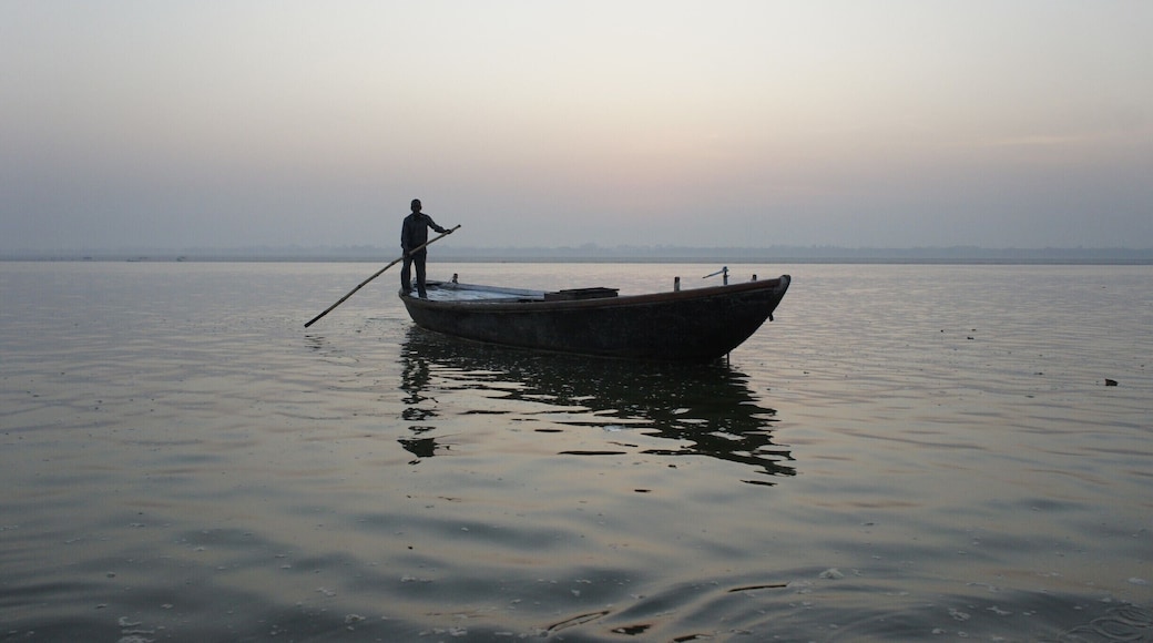 Sunrise on the Ganges
Cruising just before sunrise on the Ganges. Surprisingly not as smelly as you would think. You really need to go pretty early as it does get busy - we were on the water at 5am. The rituals, spiritualism and the colours of the sunrise are a beauty to behold
#Ganges #river #sunrise #cruising #varanasi #india