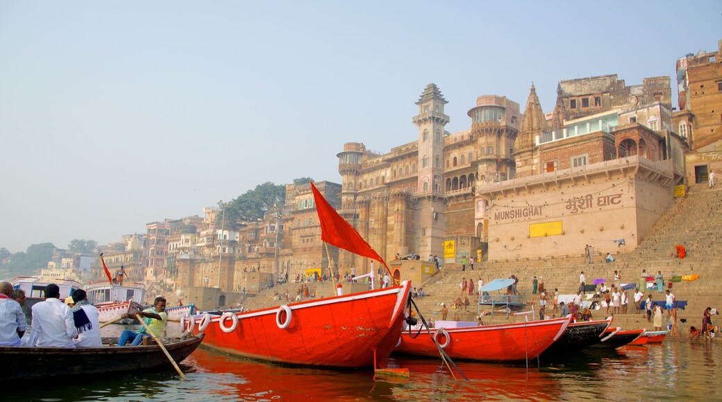 Bénarès mettant en vedette baie ou port, ville côtière et navigation