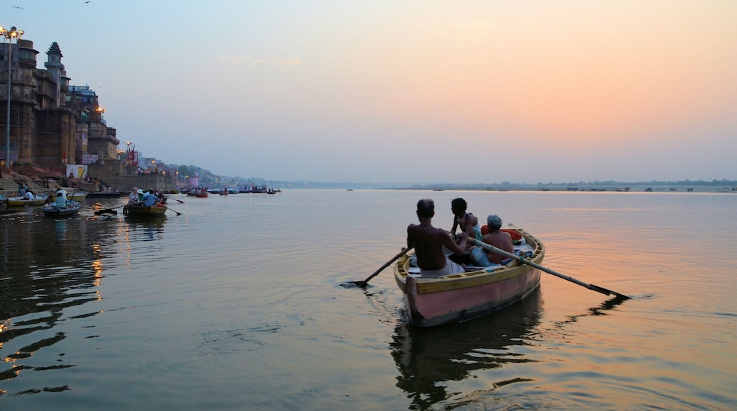 The off-season is hot, but the tourists are few. The beauty is astounding.