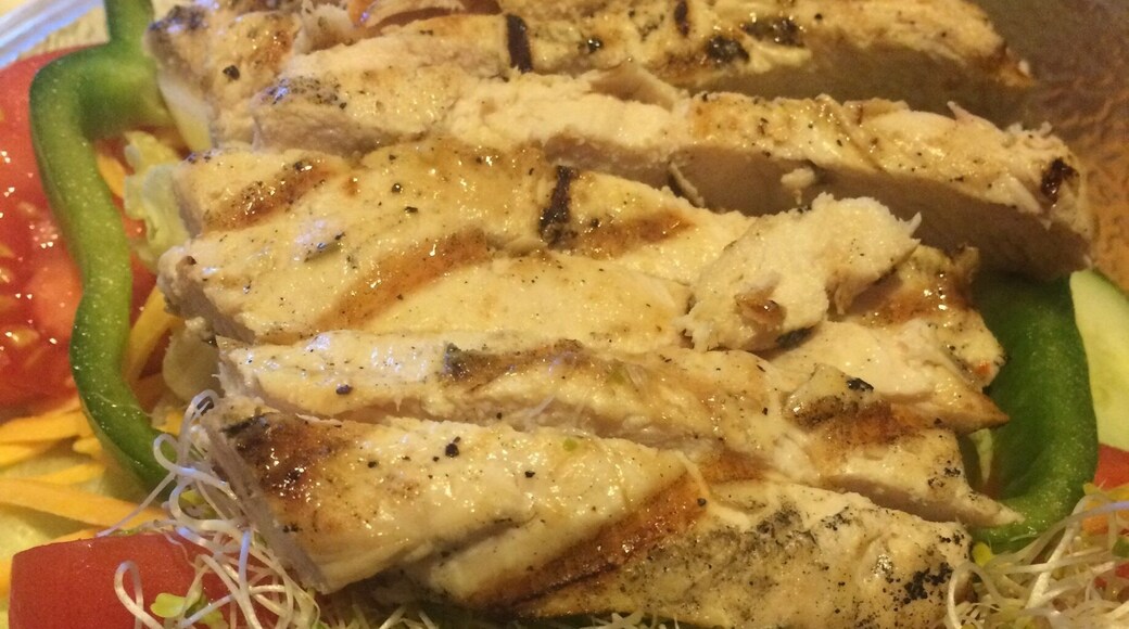 Bleu cheese grilled chicken salad