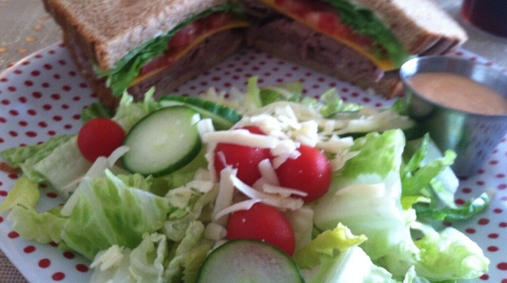 Red clover. Cafe and antique shop in one