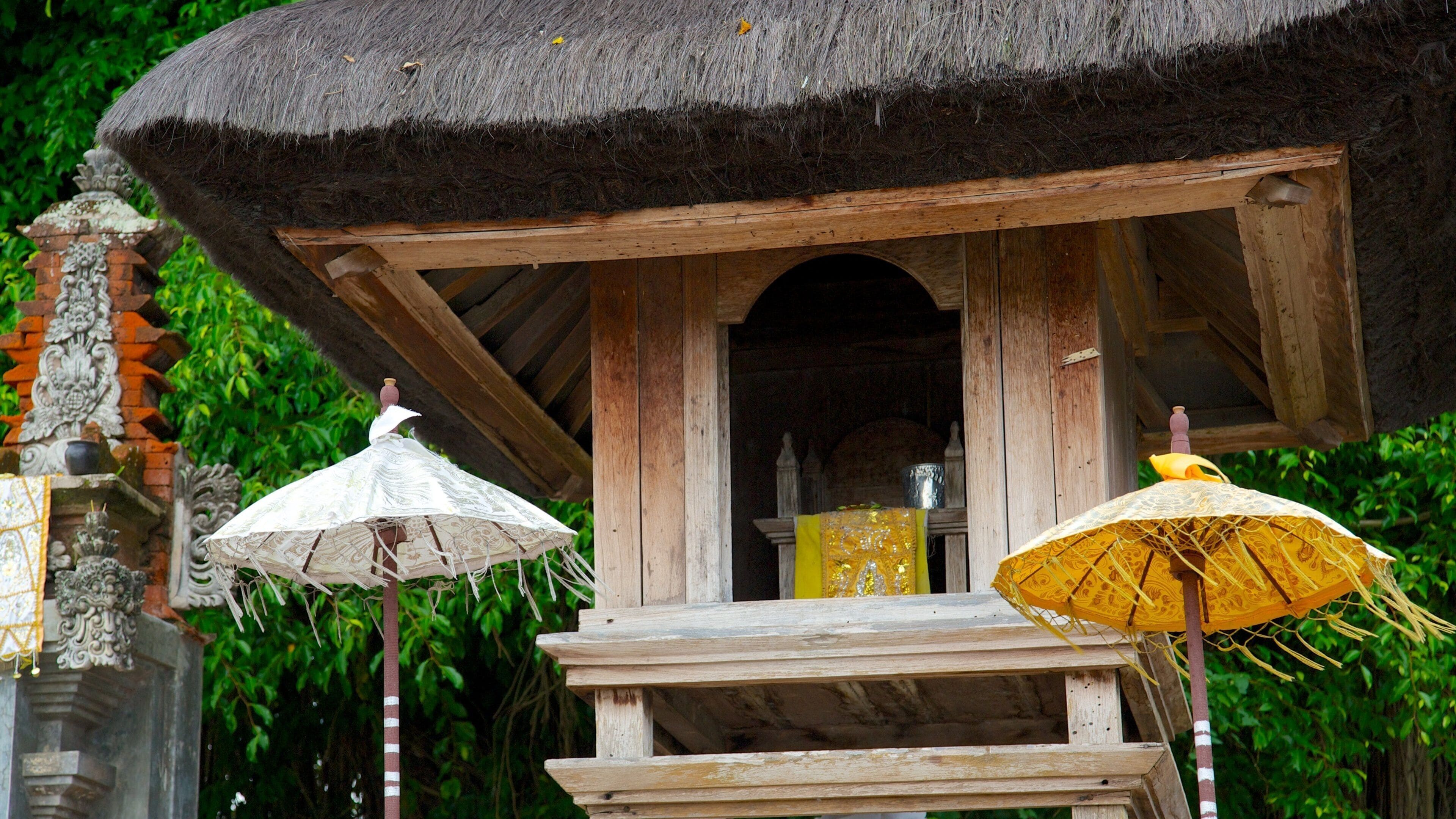 Mataram showing religious elements and a temple or place of worship