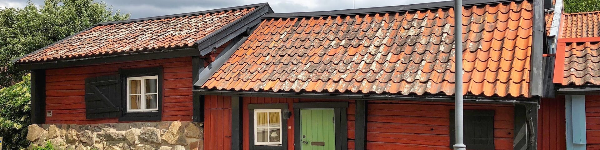 VÀsterÄs is one of the oldest cities in Sweden and Northern Europe. The area has been populated since the Nordic Viking Age, before 1000 AD. In the beginning of the 11th century it was the second largest city in Sweden.
Most of the houses are completely red except for the white gables. That's because of the special paint called Falu red or Falun red that was first created and used in Falun in the copper mines in Dalarna. It is well known for its use on wooden cottages and barns.
#Swedish